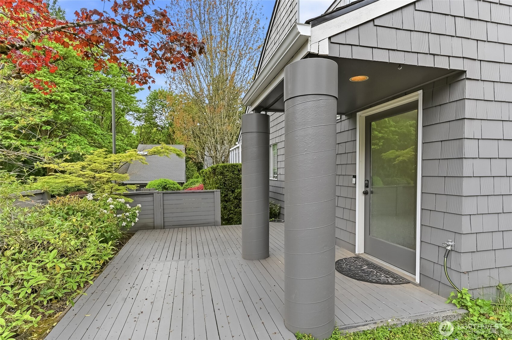 613 Bellevue Way Property Photo 2