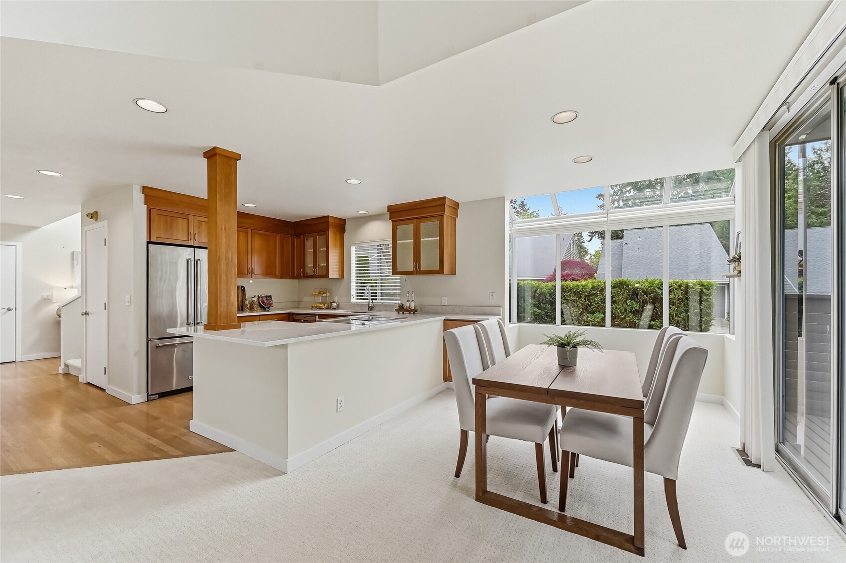 613 Bellevue Way Property Photo 4