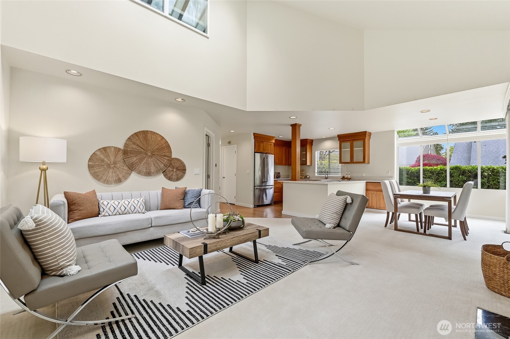 613 Bellevue Way Property Photo 8