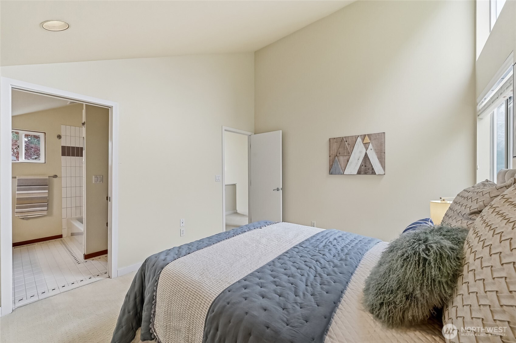 613 Bellevue Way Property Photo 19
