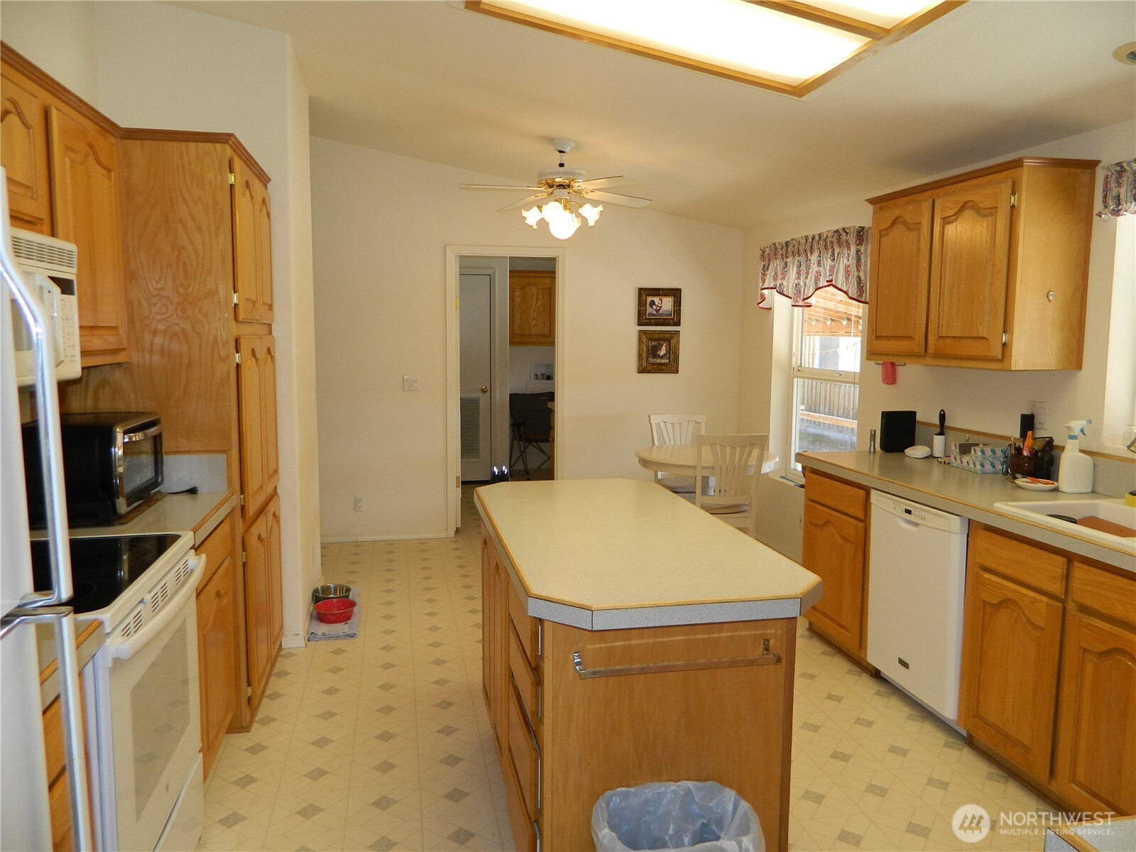 100 Summer Road Property Photo 9