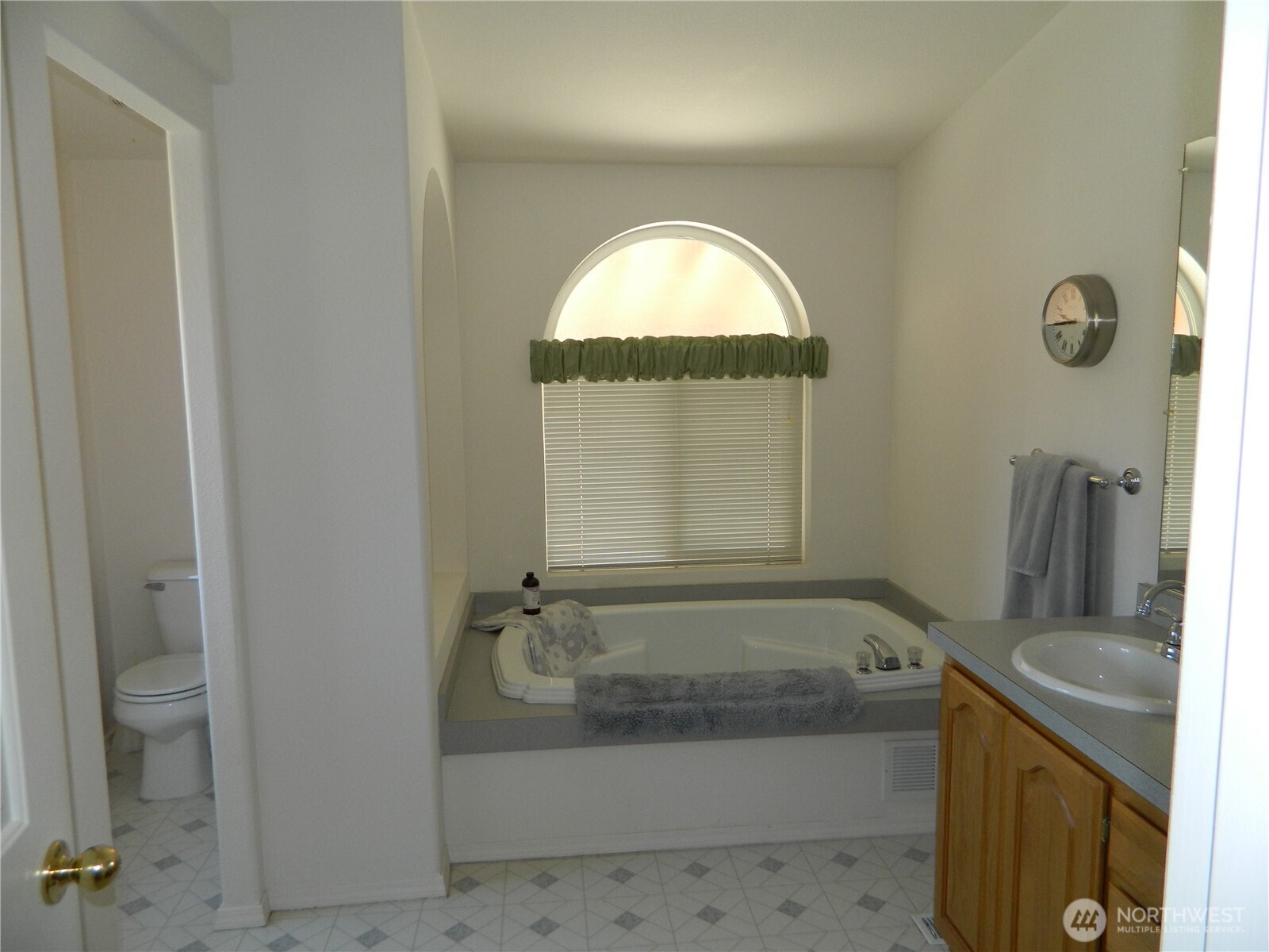 100 Summer Road Property Photo 19