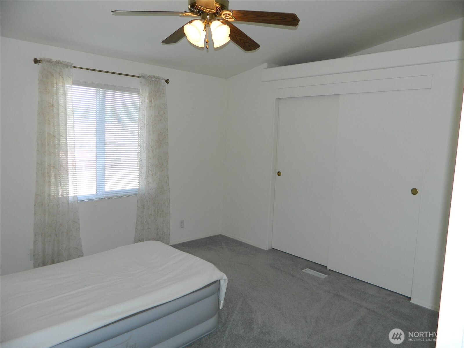 100 Summer Road Property Photo 16