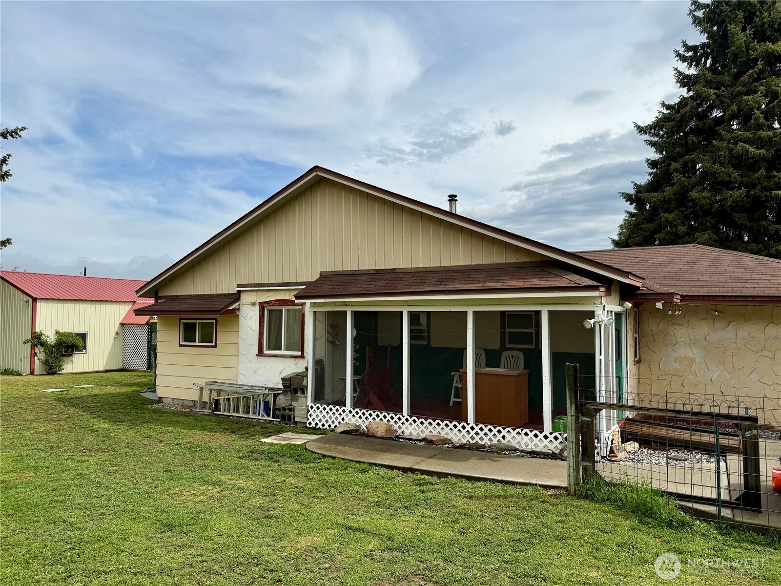 58110 View Place Property Photo 3