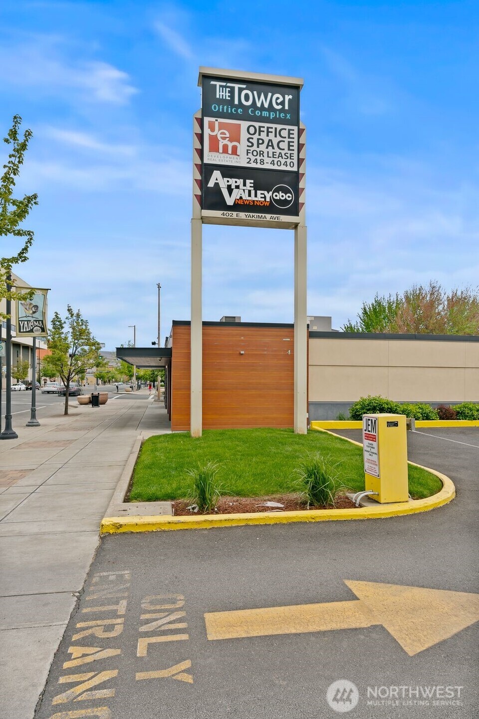 402 E Yakima Avenue 1100 Property Photo 1