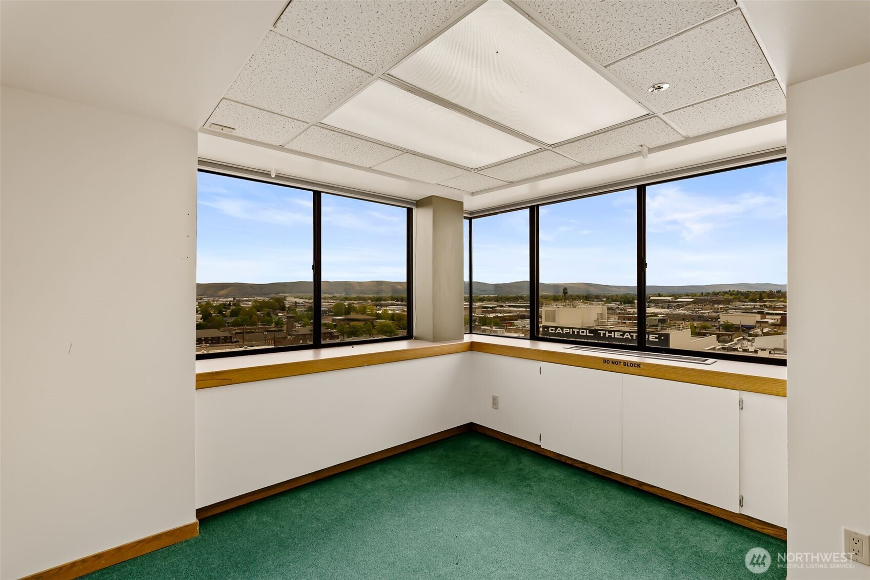 402 E Yakima Avenue 1100 Property Photo 6