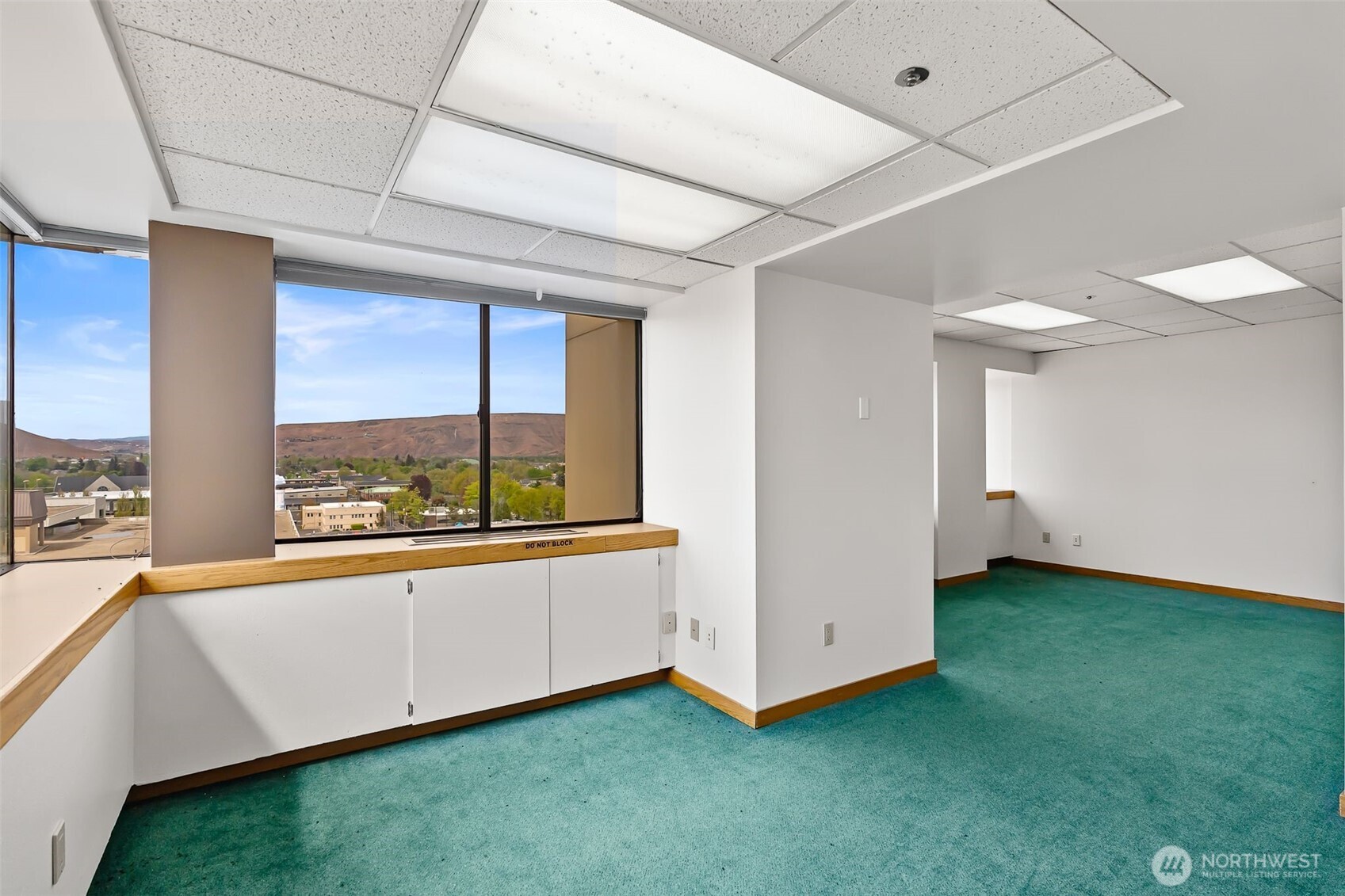 402 E Yakima Avenue 1100 Property Photo 11