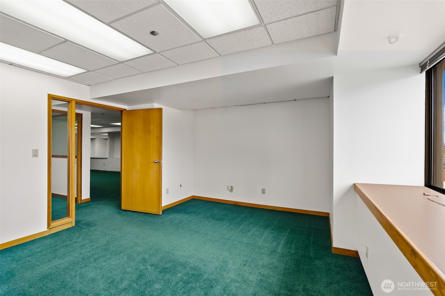 402 E Yakima Avenue 1100 Property Photo 13
