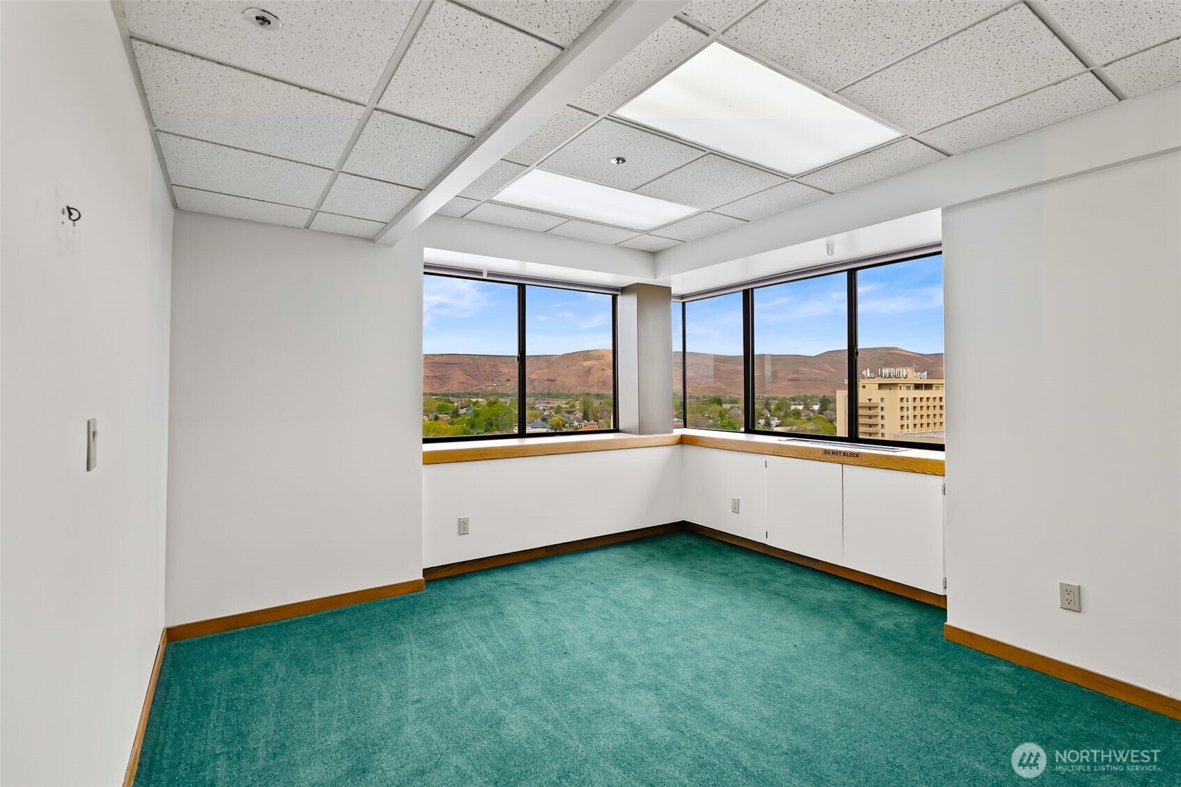 402 E Yakima Avenue 1100 Property Photo 14