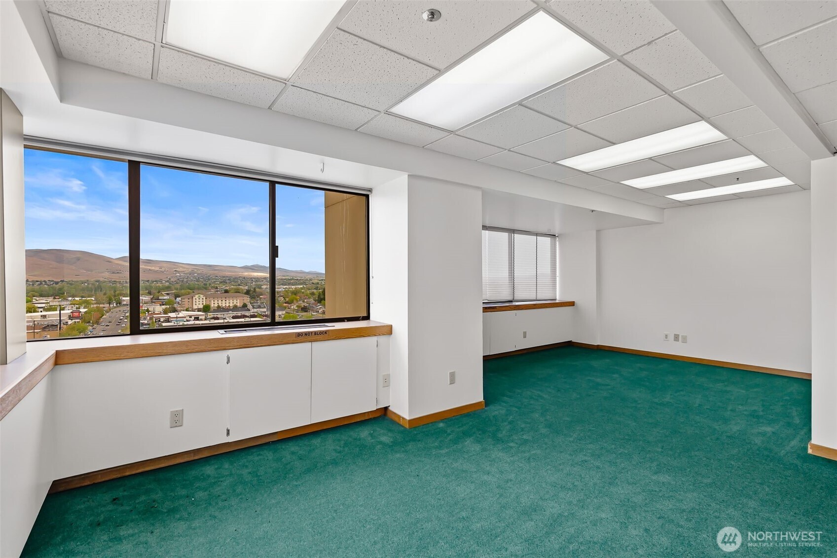 402 E Yakima Avenue 1100 Property Photo 15