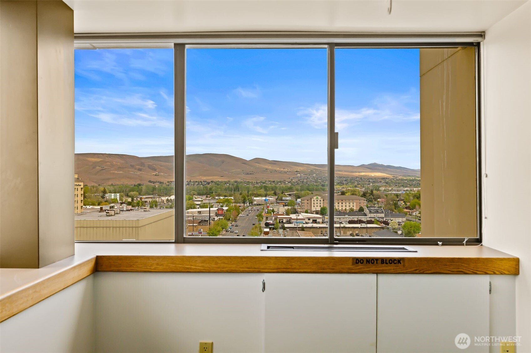 402 E Yakima Avenue 1100 Property Photo 16