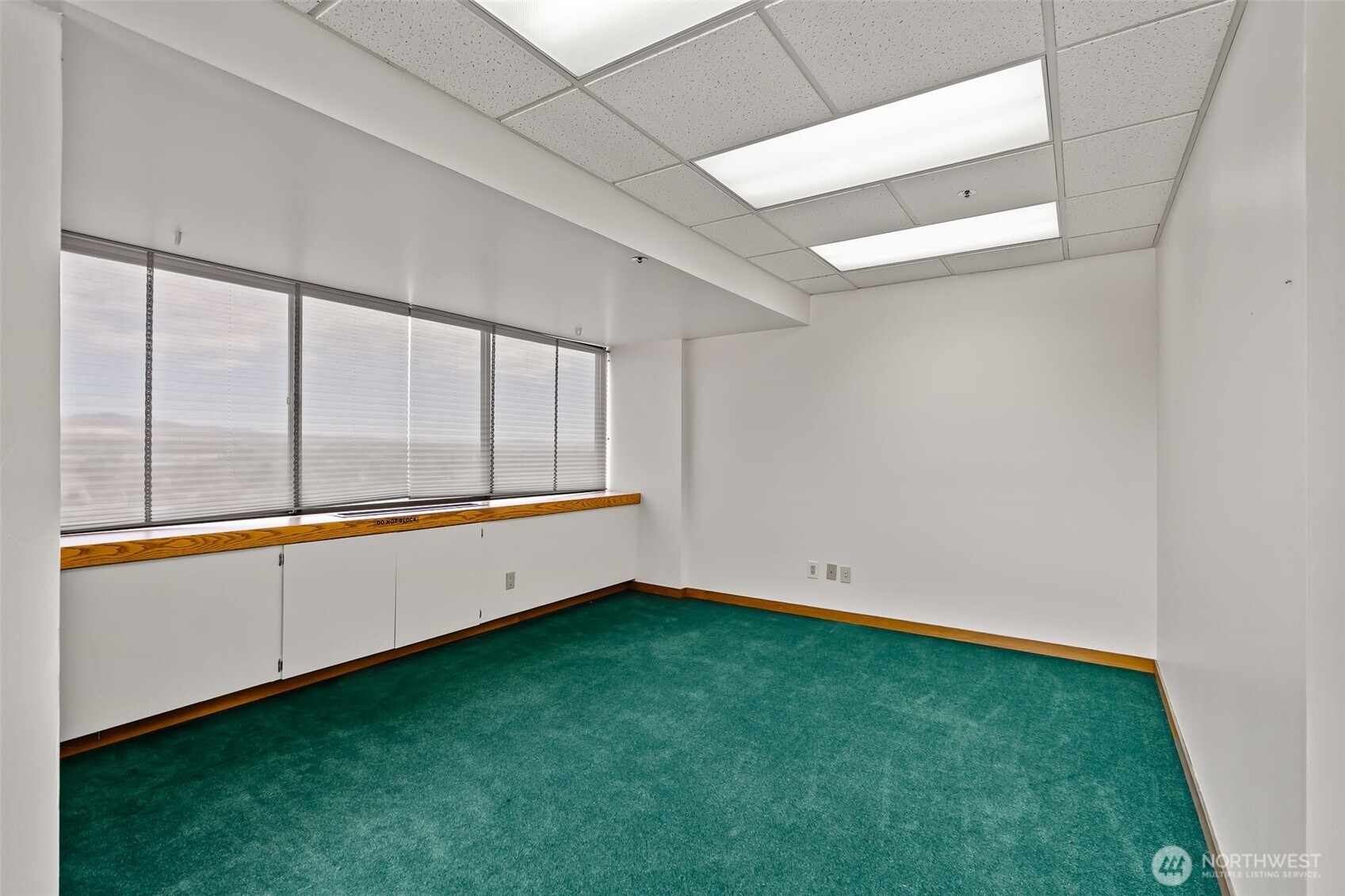 402 E Yakima Avenue 1100 Property Photo 17