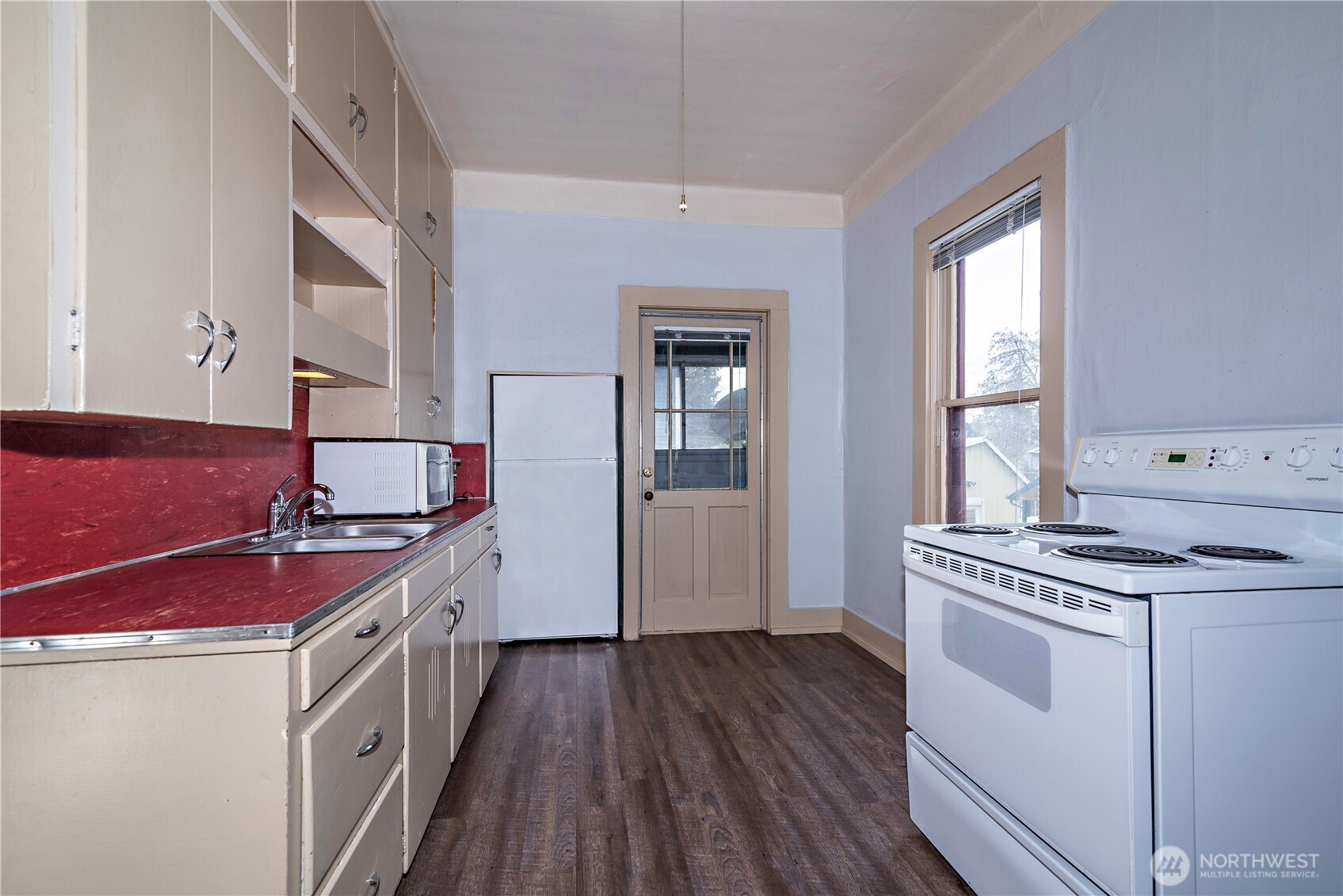 711 N Water Street Property Photo 14