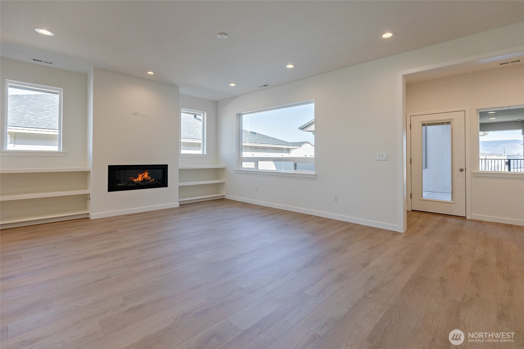 106 E Chinook Road Property Photo 3