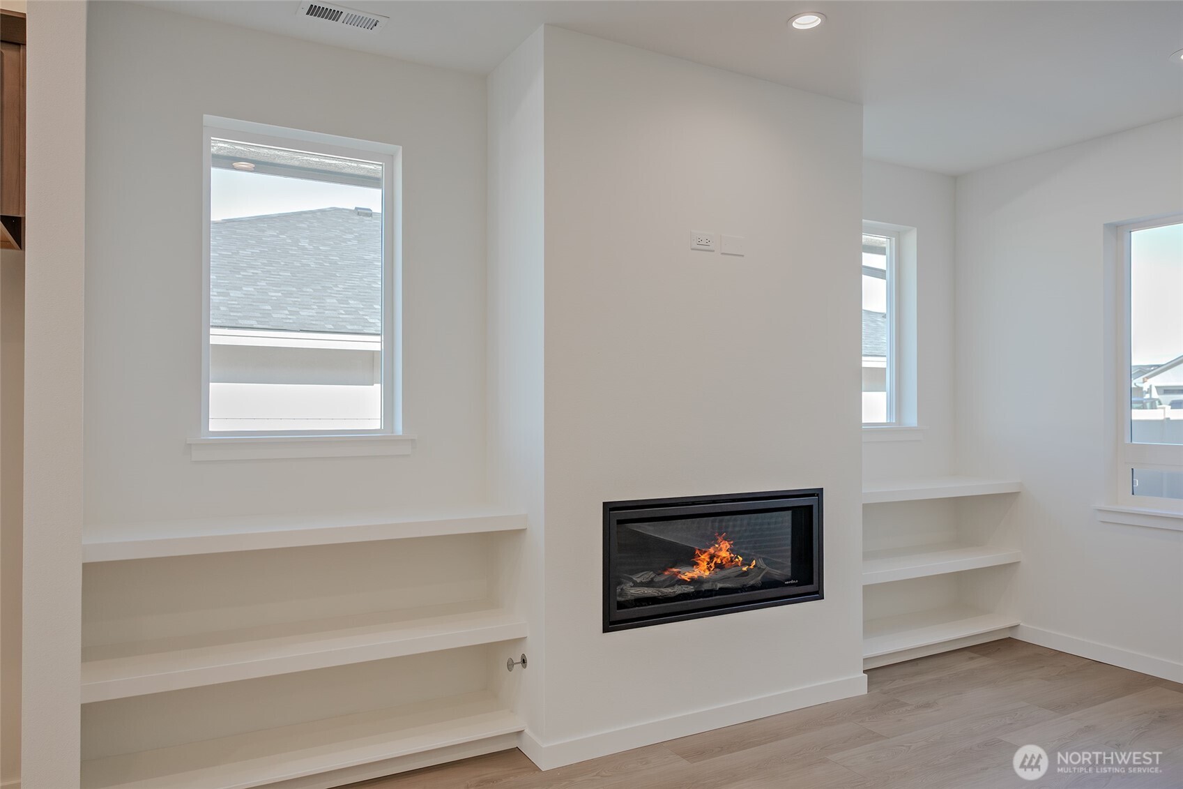 106 E Chinook Road Property Photo 4