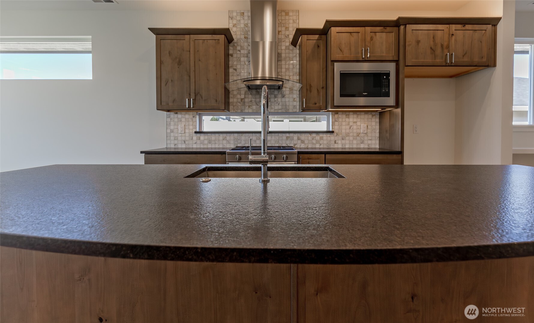 106 E Chinook Road Property Photo 8