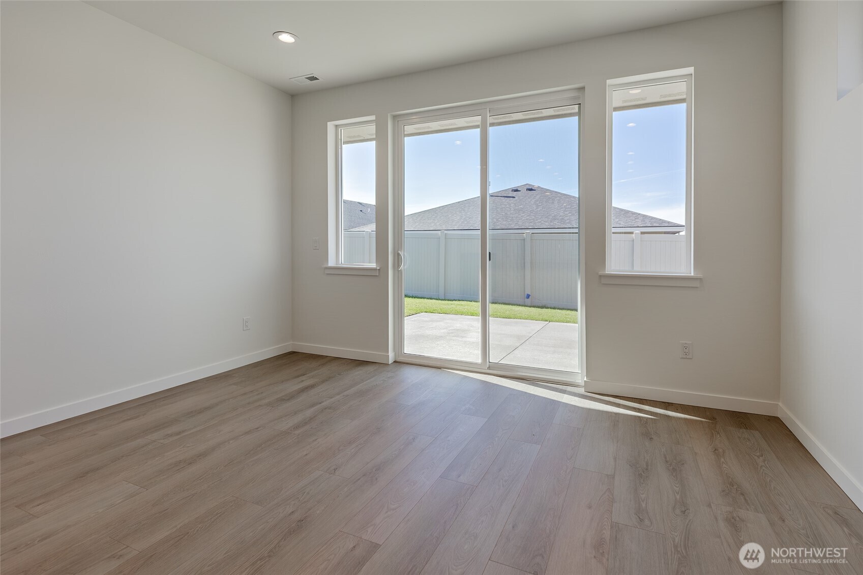 106 E Chinook Road Property Photo 13