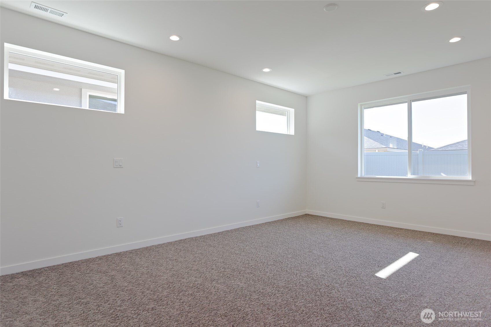 106 E Chinook Road Property Photo 21