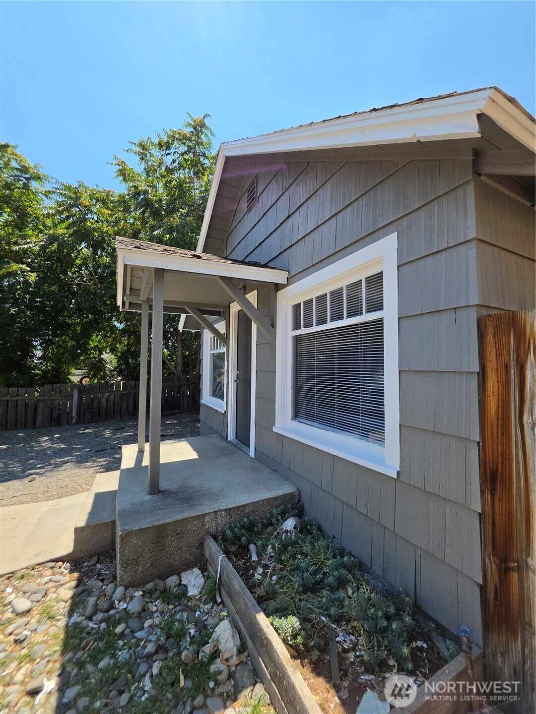 2436 Chatham Hill Drive Property Photo 2
