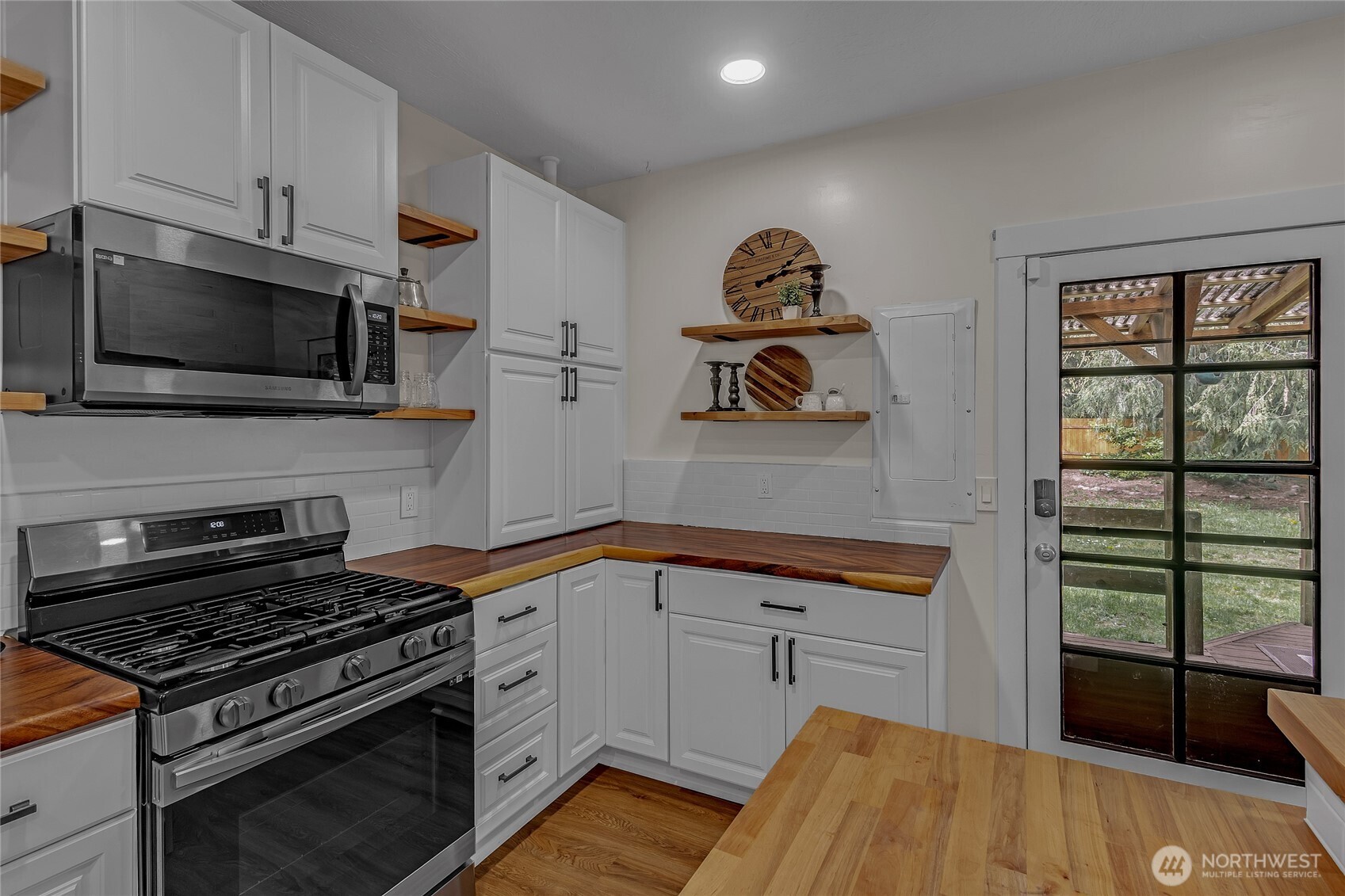 140 Skyline Drive Property Photo 5