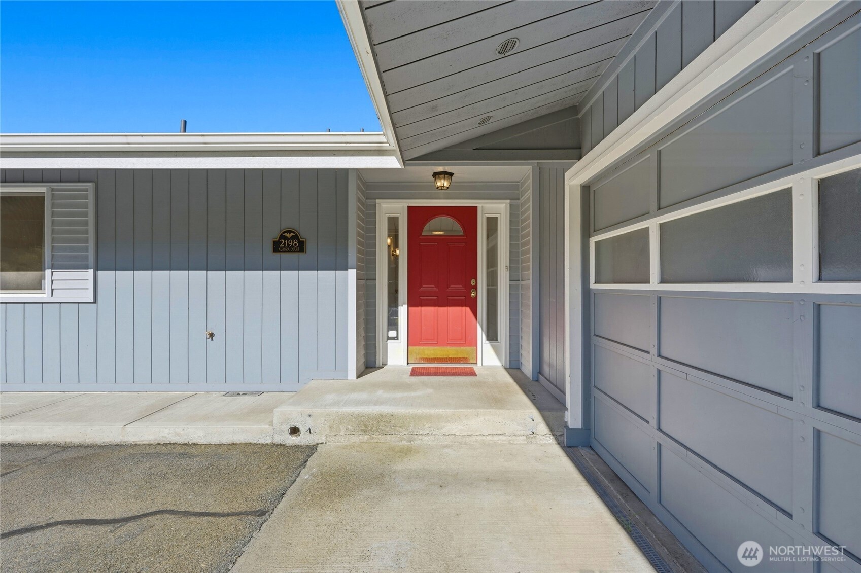 2198 Aurora Court Property Photo 4