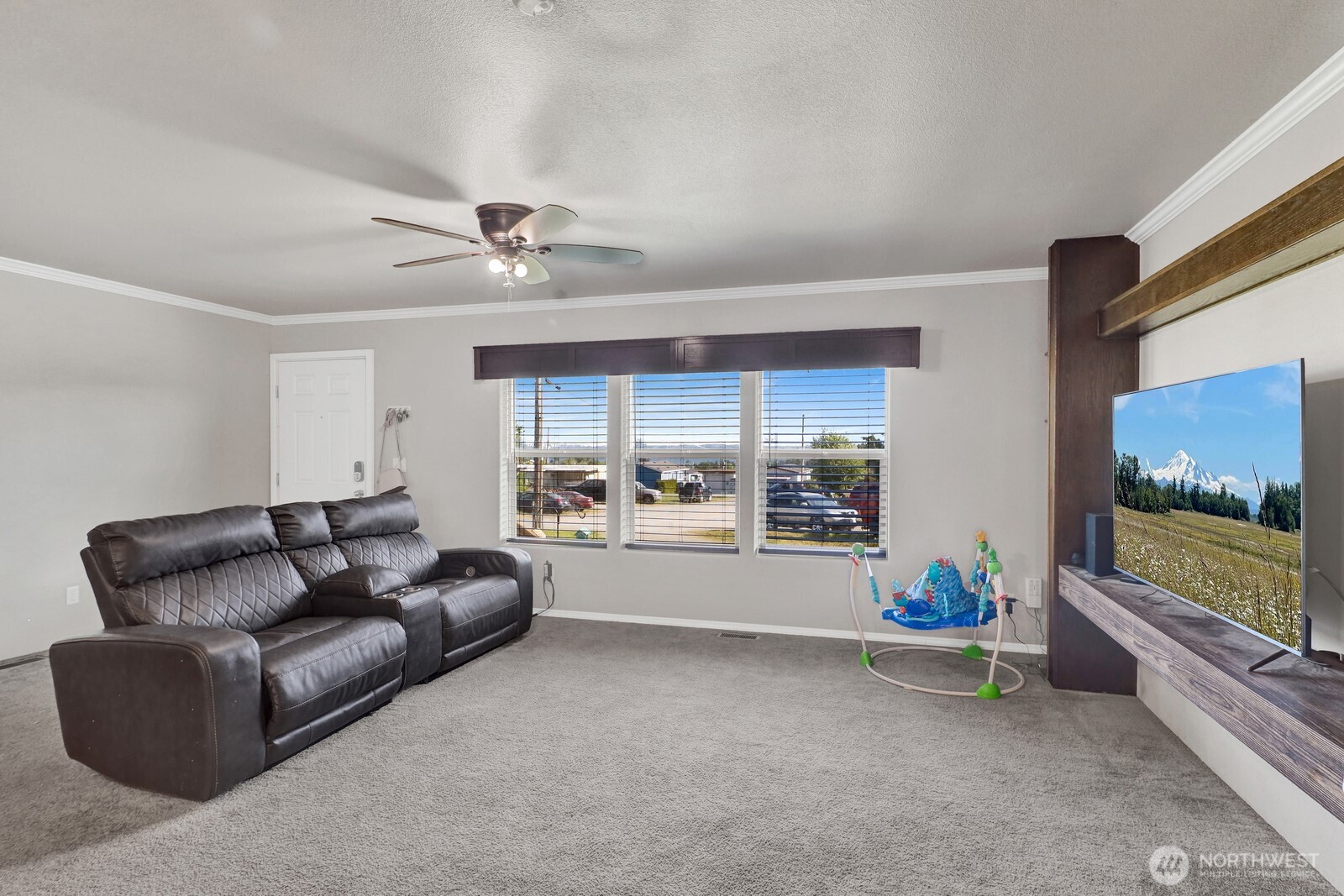 8483 Alder Way Property Photo 3