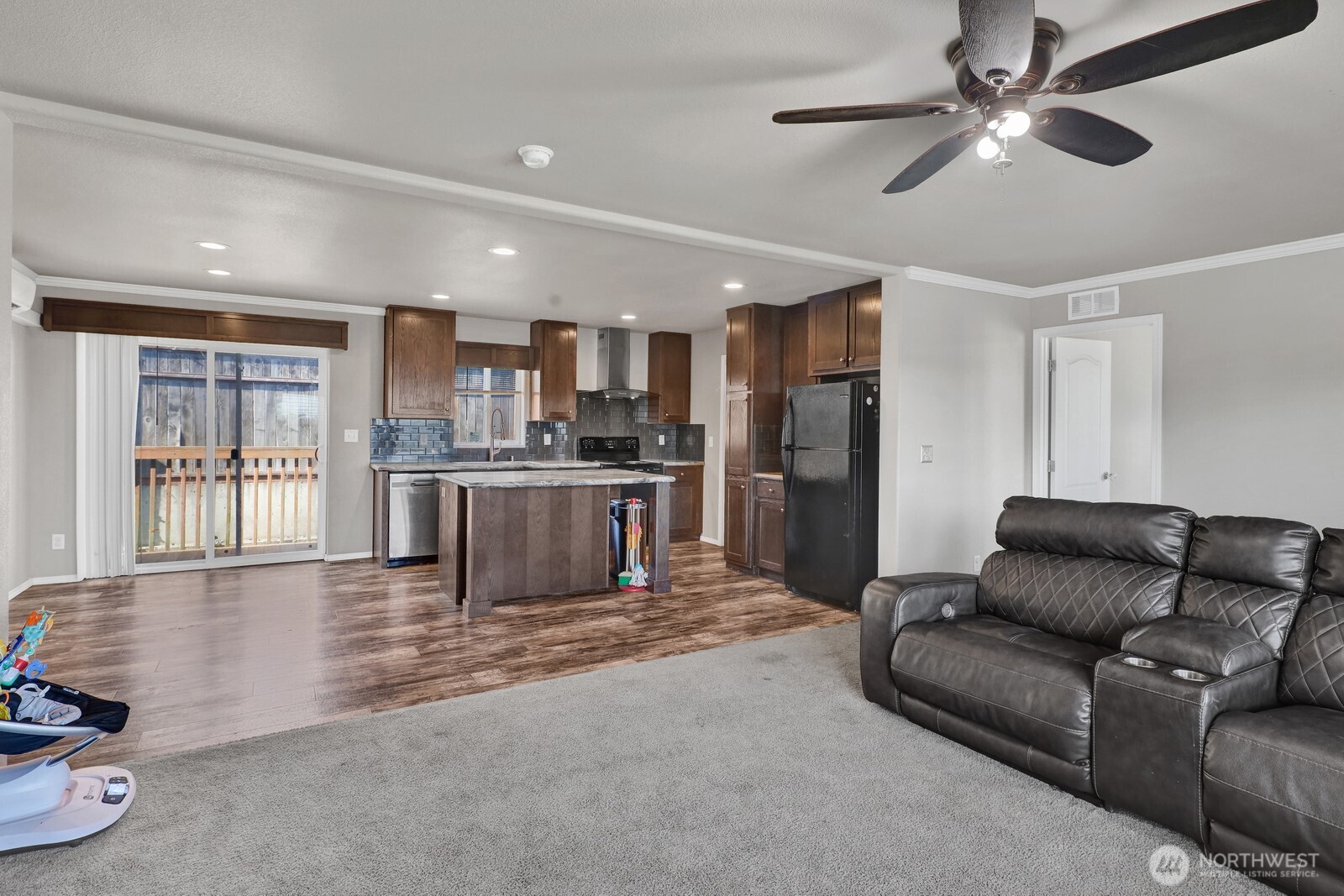 8483 Alder Way Property Photo 4