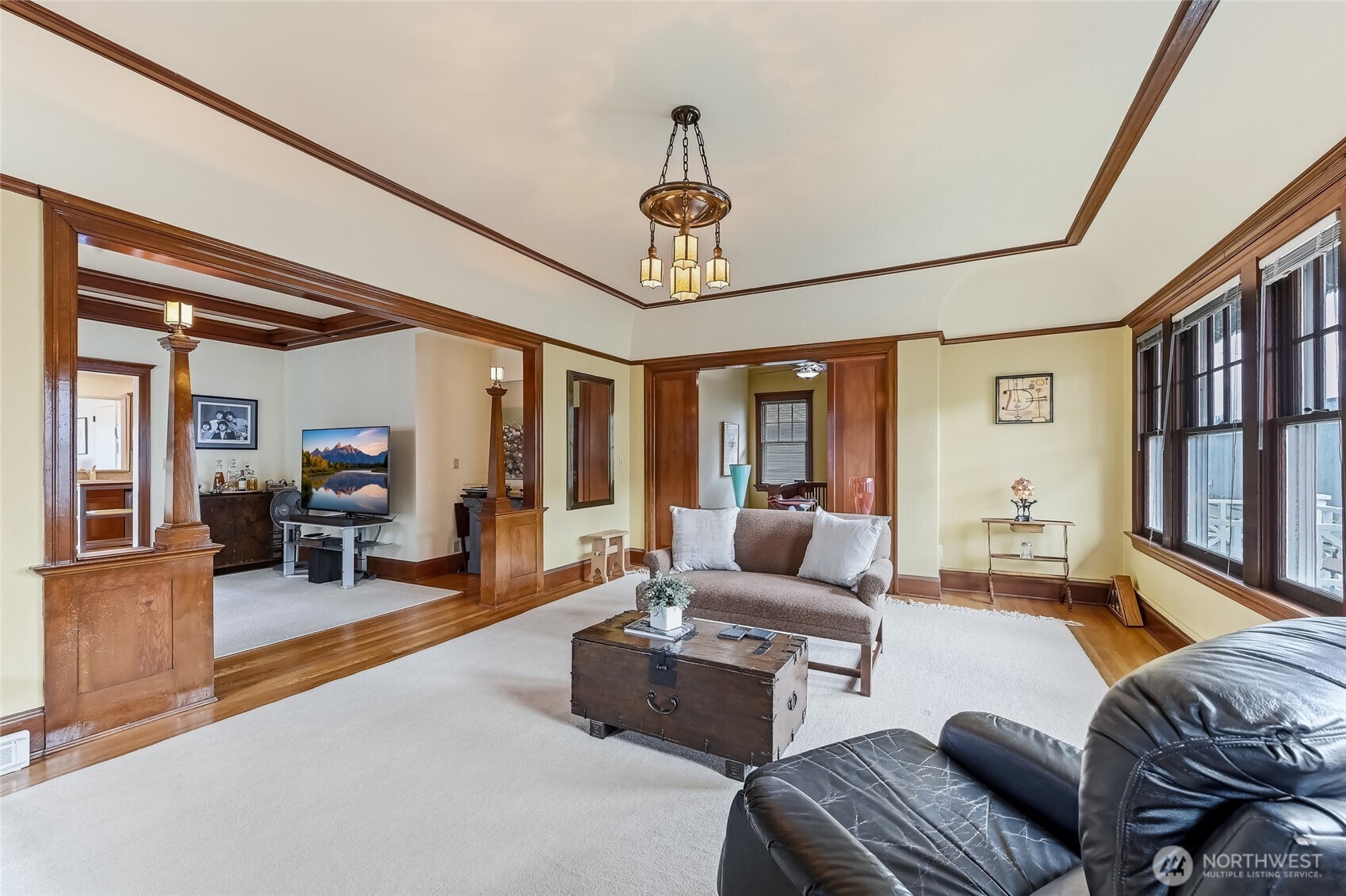 2025 Boylston Avenue Property Photo 3