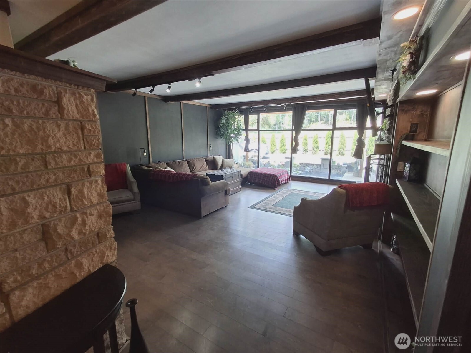 310 W Pine Street Property Photo 7