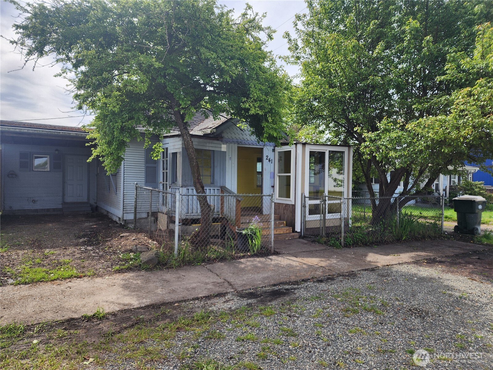 241 Sw 10th Street Property Photo 2