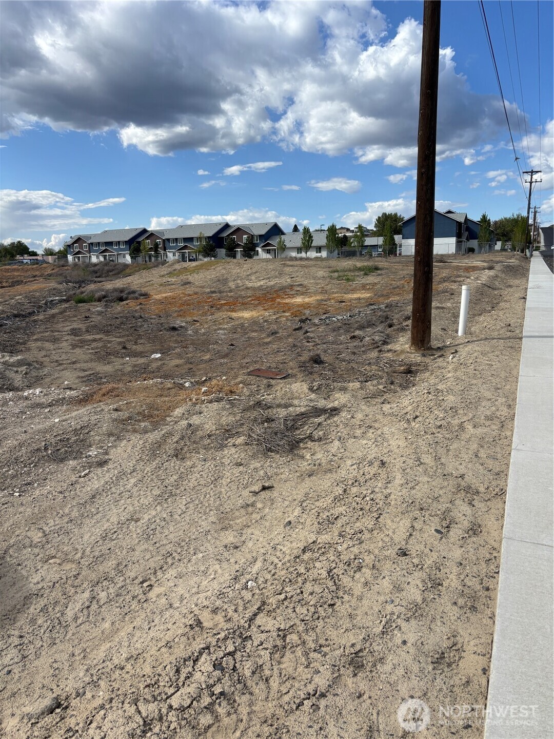 380 N Apple Avenue Property Photo 1