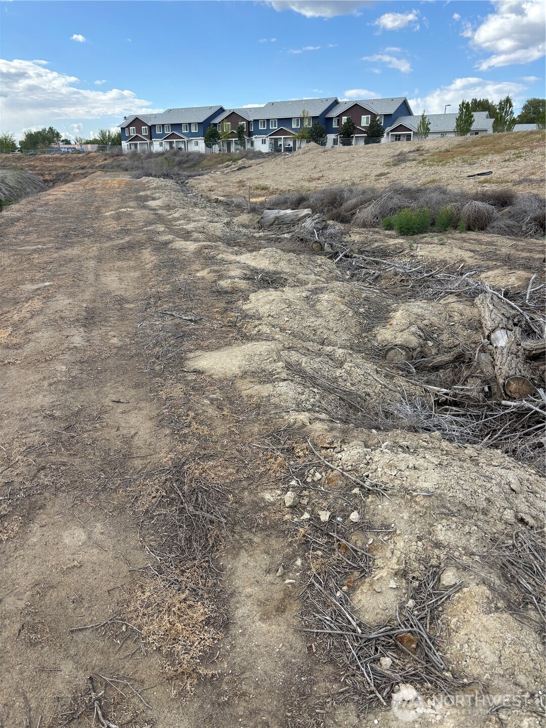 380 N Apple Avenue Property Photo 2