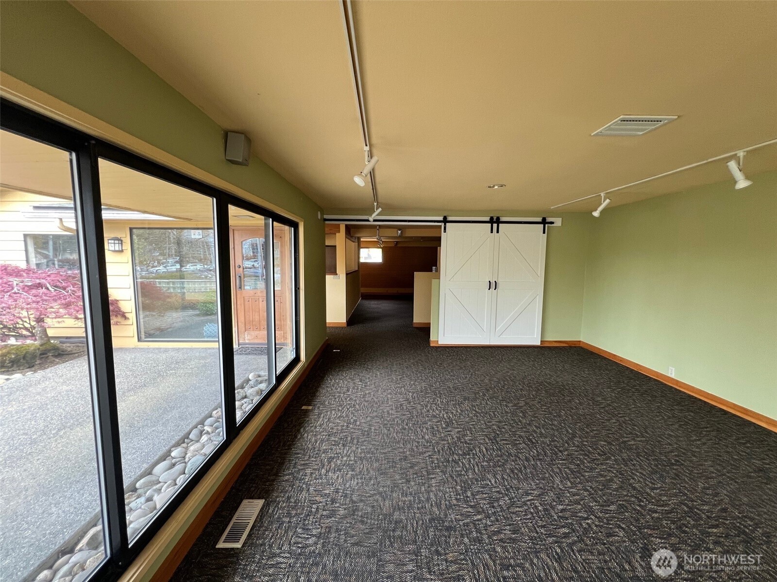 6915 Evergreen Way Property Photo 6