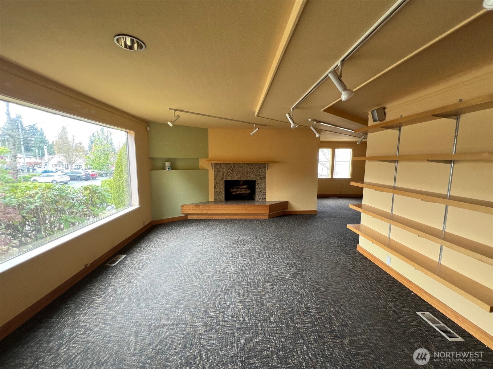6915 Evergreen Way Property Photo 7