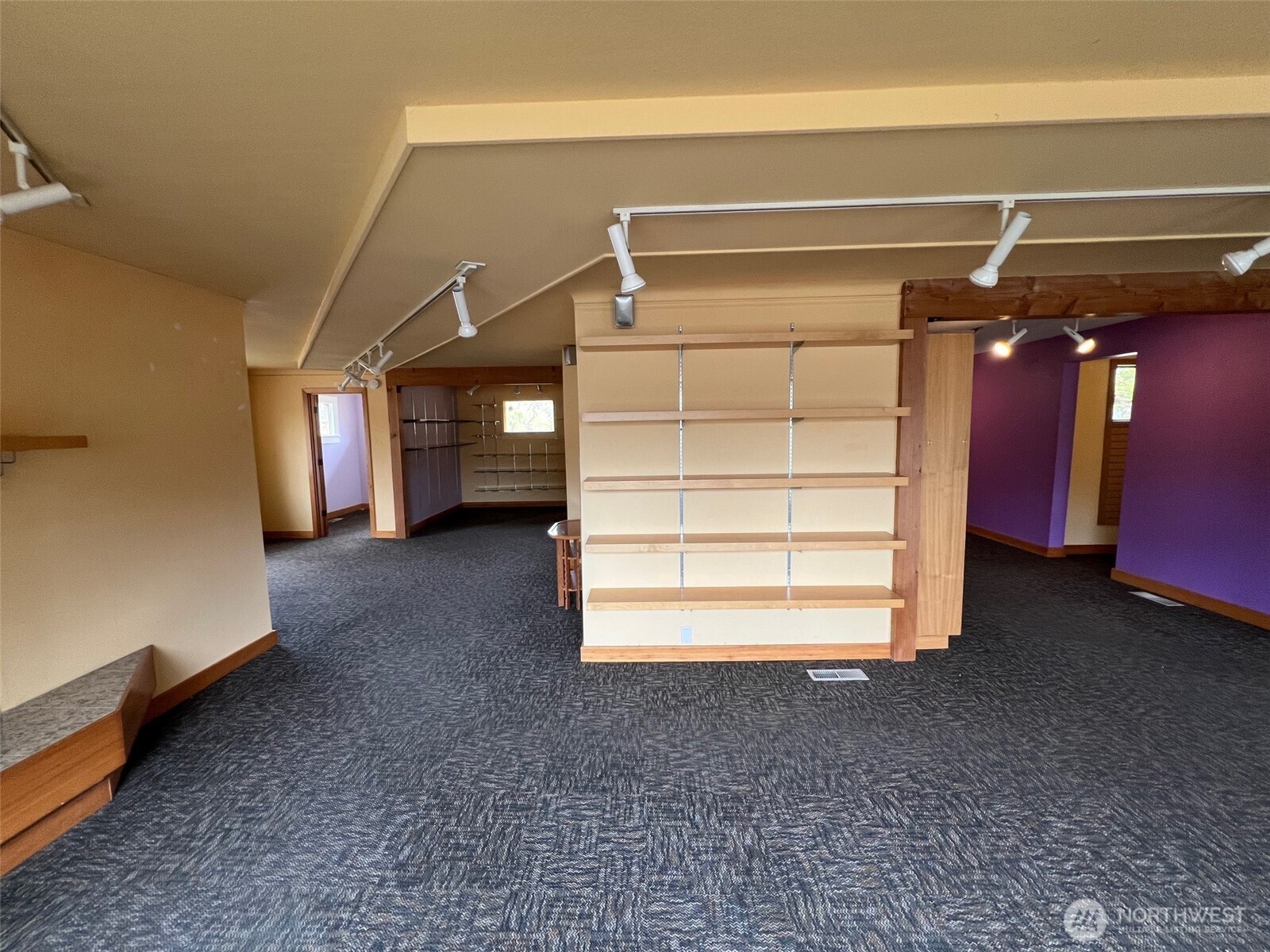 6915 Evergreen Way Property Photo 8