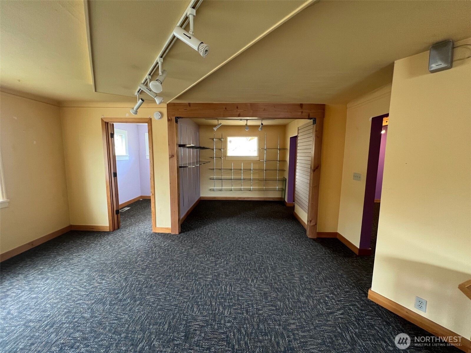 6915 Evergreen Way Property Photo 9