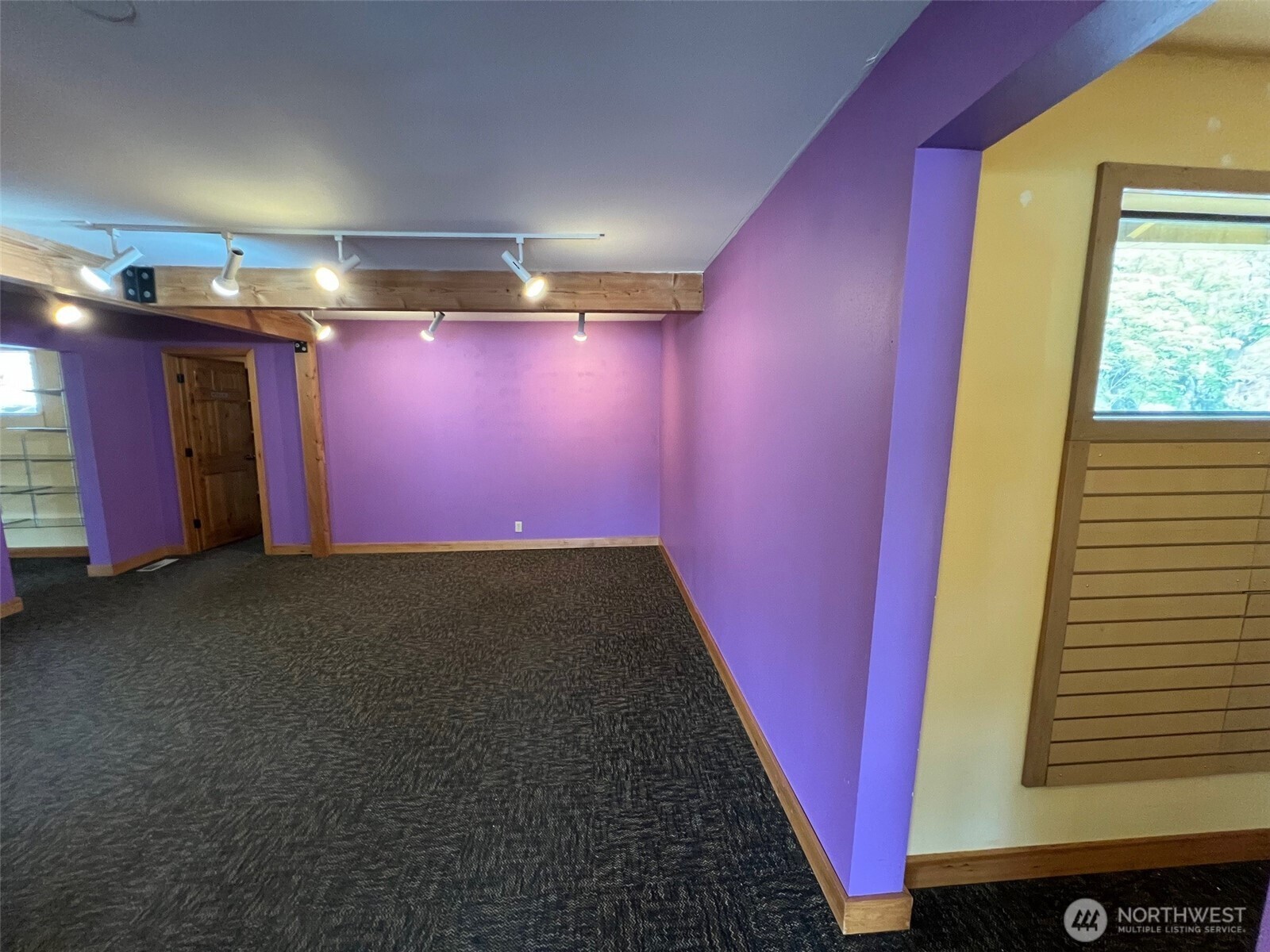 6915 Evergreen Way Property Photo 10