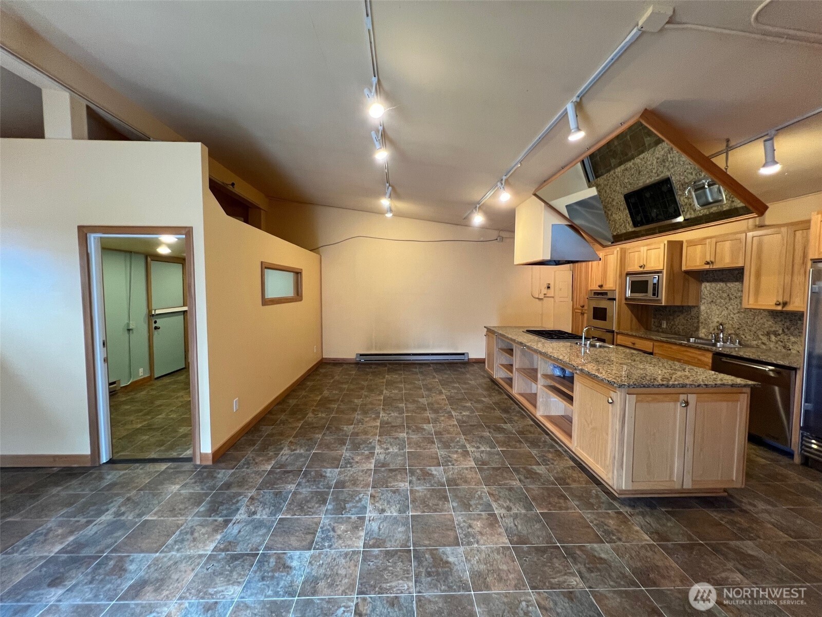 6915 Evergreen Way Property Photo 16