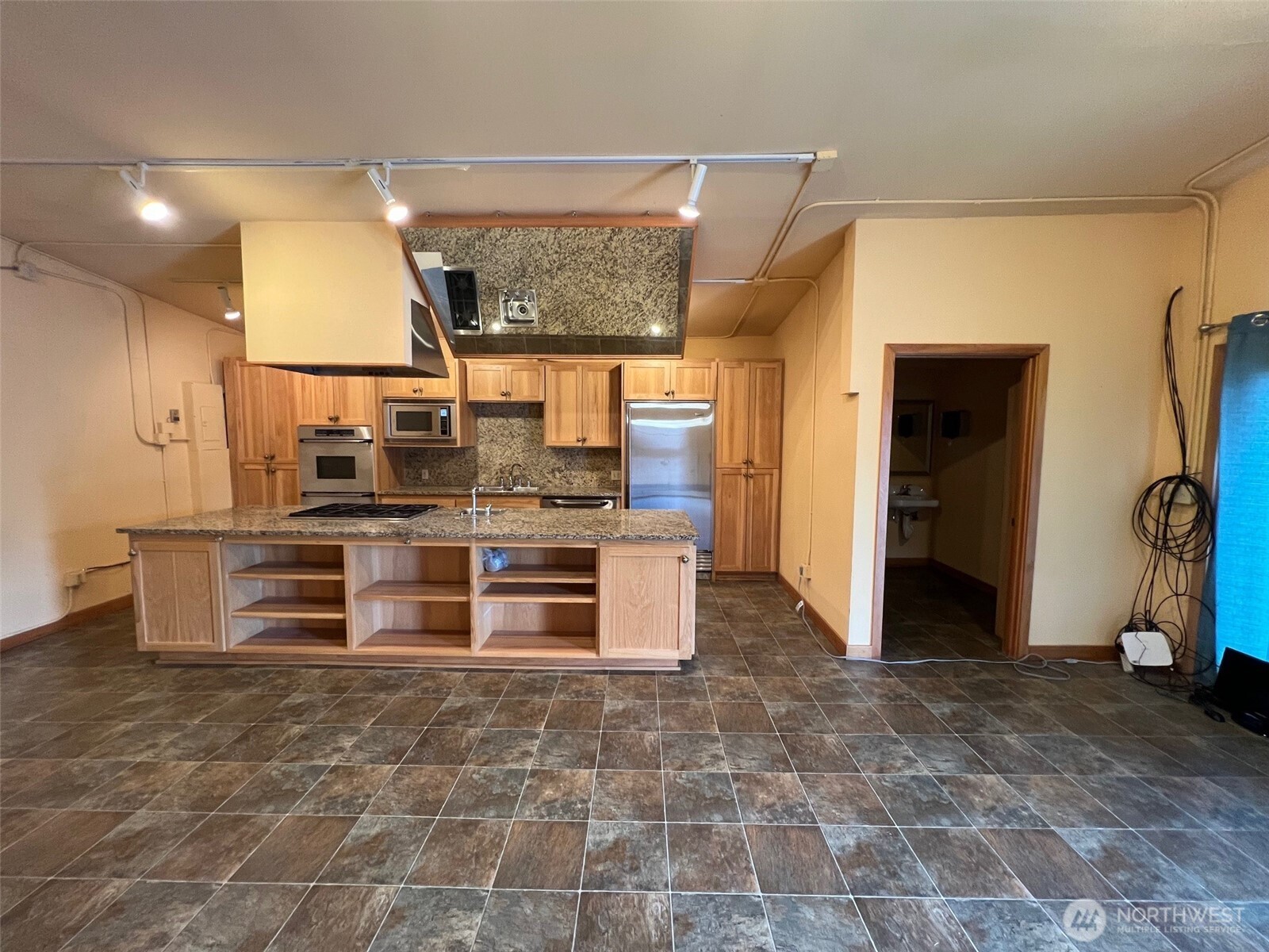 6915 Evergreen Way Property Photo 17