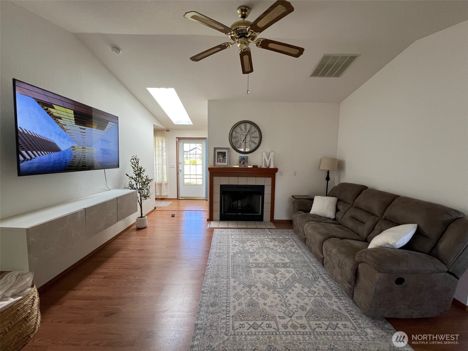 6021 57th Avenue Property Photo 3