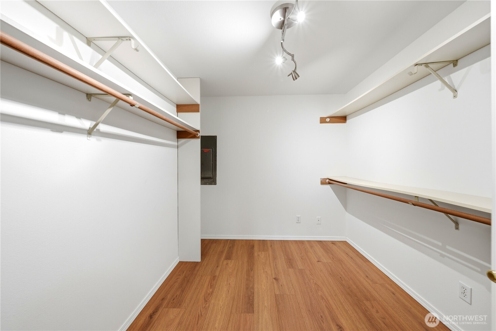 6031 88th Street Property Photo 9