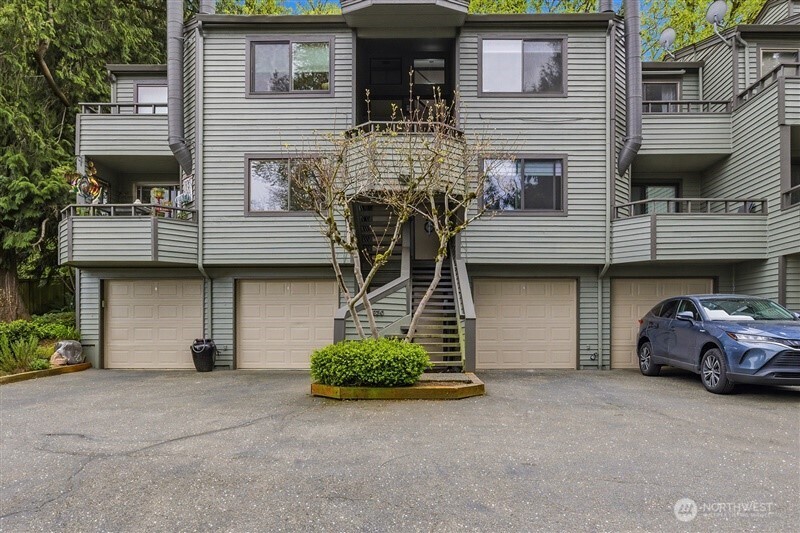 11630 Ne 70th Place Unit D Property Photo 2