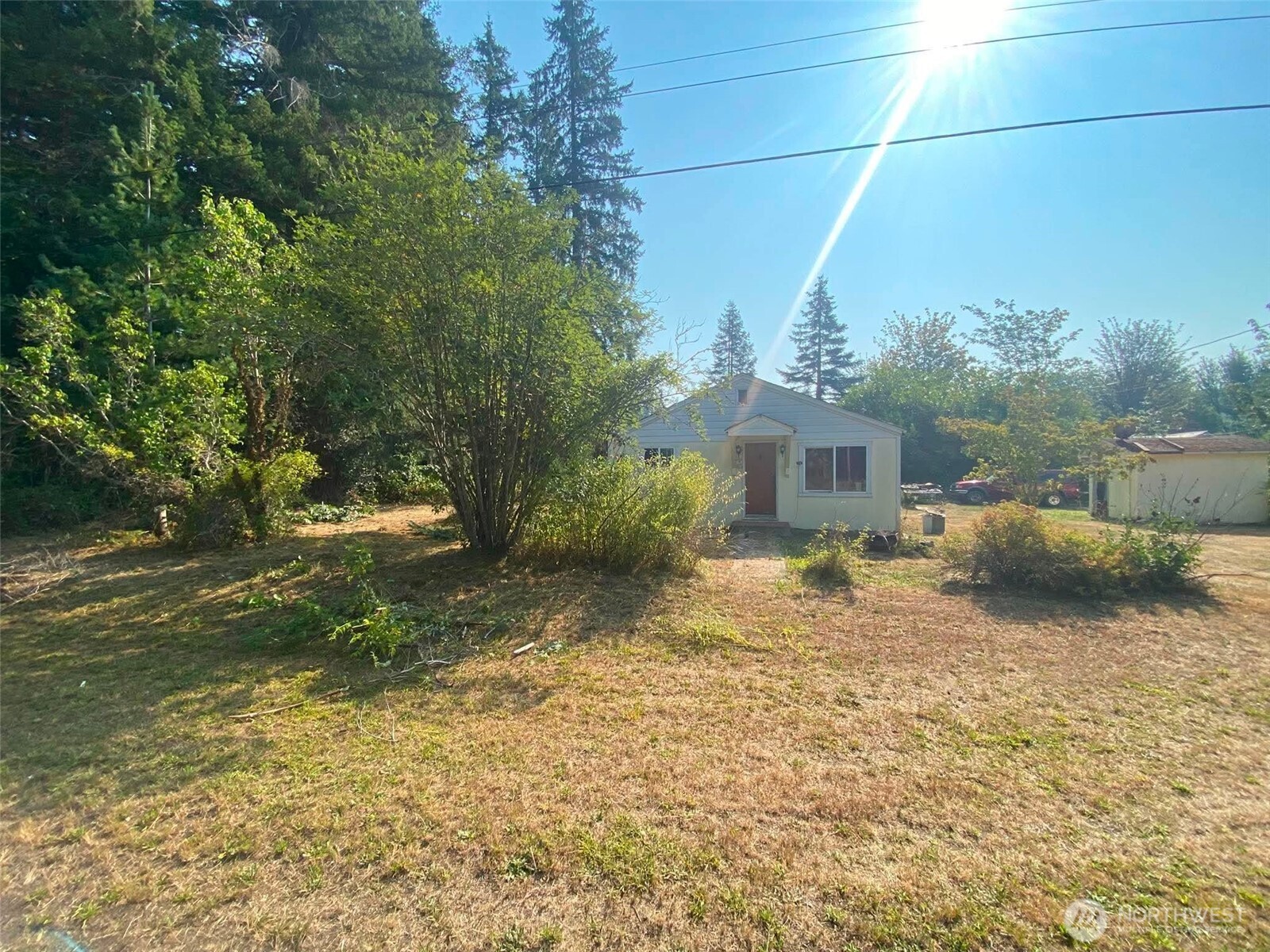 292921 Highway 101 Property Photo 1