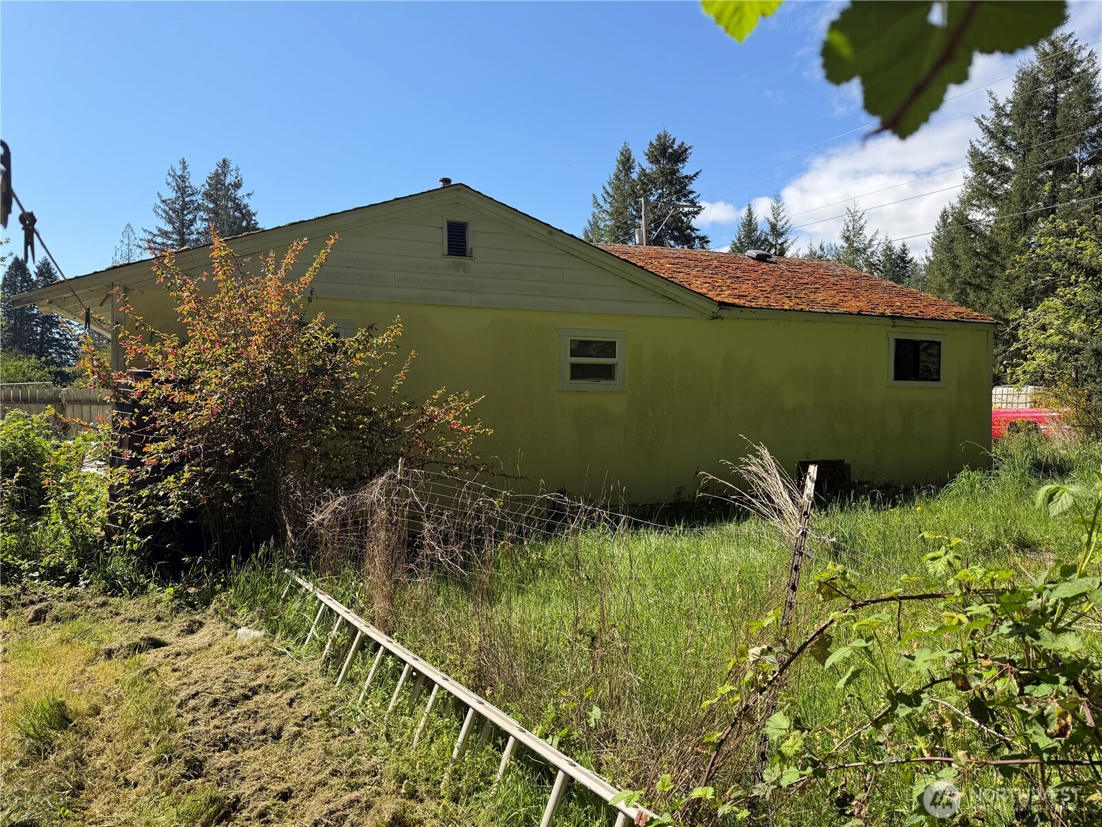 292921 Highway 101 Property Photo 9