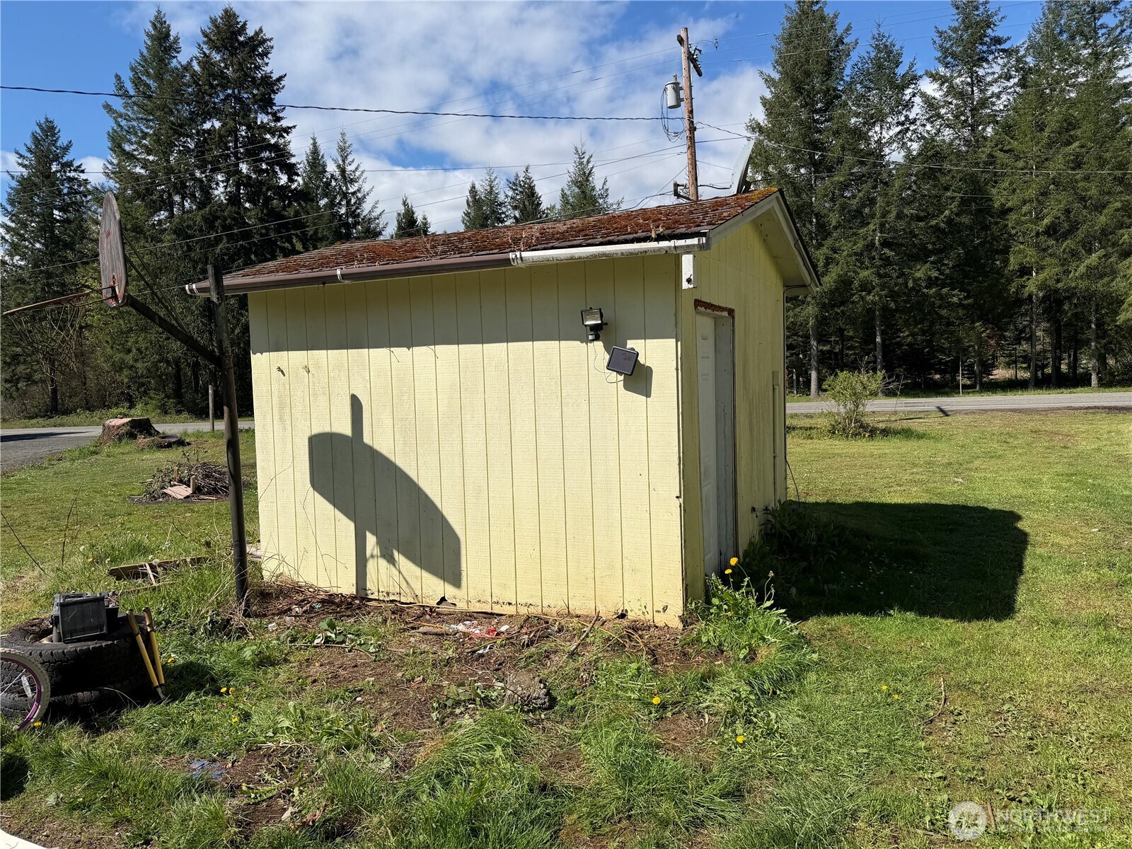 292921 Highway 101 Property Photo 10