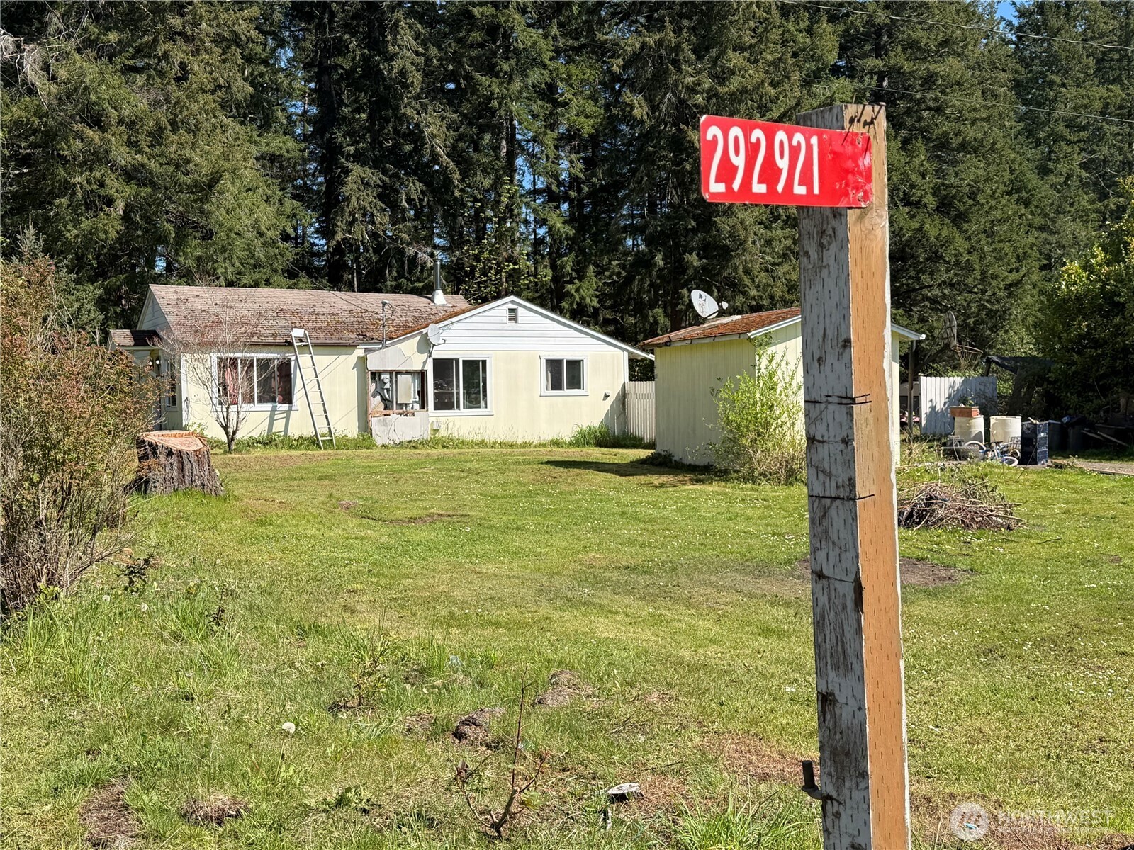 292921 Highway 101 Property Photo 12