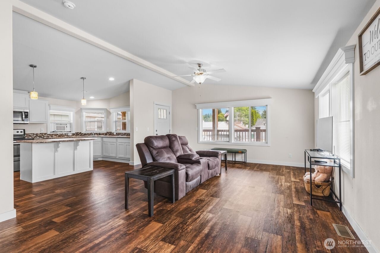 120 L Street Property Photo 5