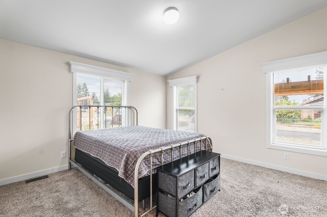 120 L Street Property Photo 10