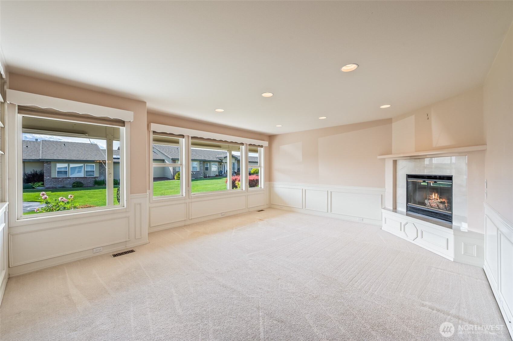 1380 Eastmont Avenue 1203 Property Photo 6