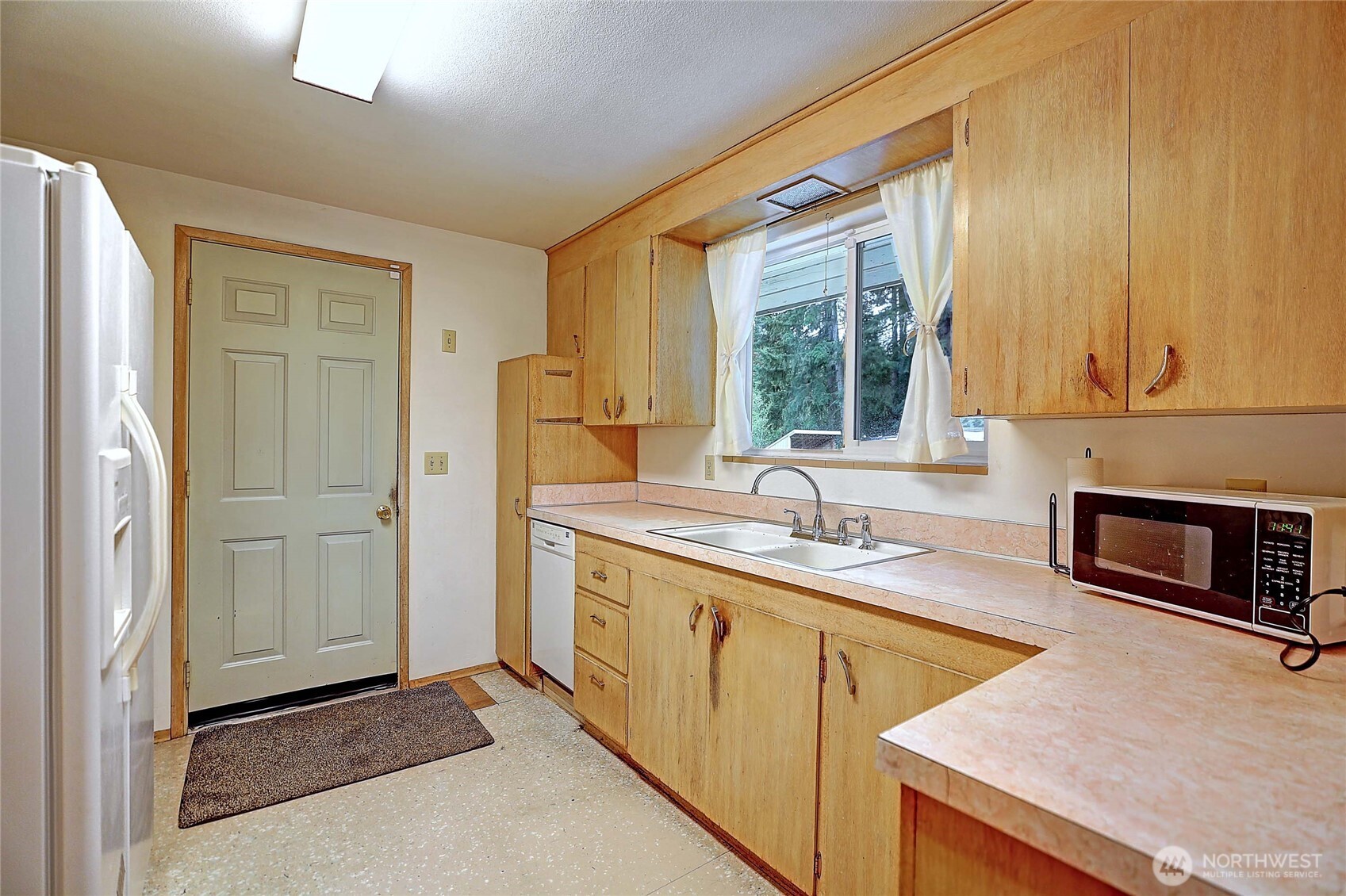 17810 Olympic View Drive Property Photo 16